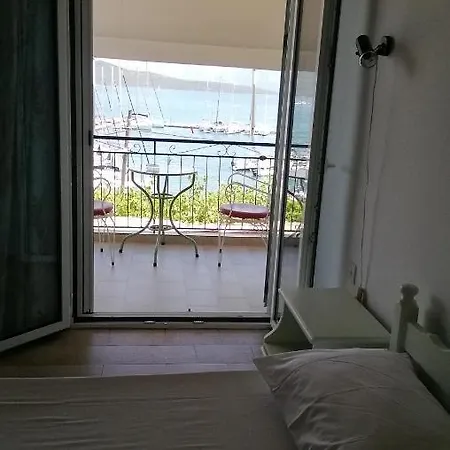 Aparthotel Galanos Nikiana